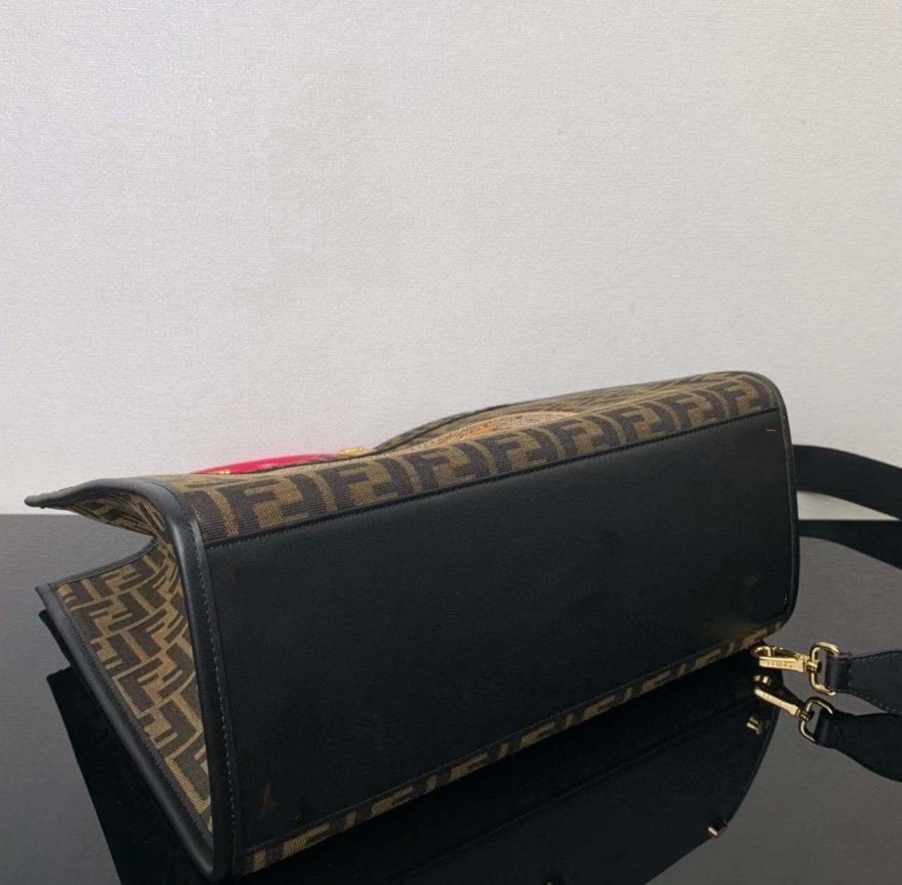 FENDI 
New CAME

 175 DHS

Zain39
♥️♥️♥️