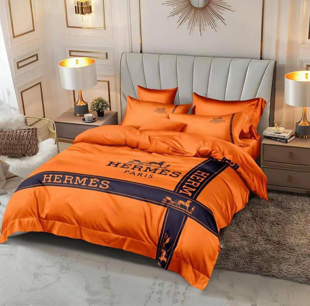 🆕🆕🆕
Master 
Bedsheets set4 pcs 
Queen size 
1 cover 
1 bedsheets 
2 pillows cover 
4 pcs set
90 dhs🇦🇪🇦🇪

Zain99
♥️♥️♥️