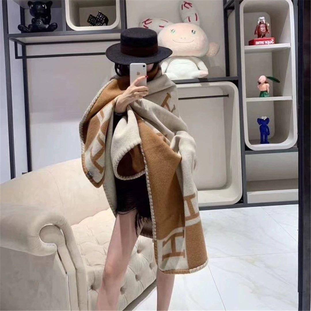 New collection 
Master 
Throw blanket in Merinos wool and cashmere (90%
rinos wool, 10% cashmere)
Size 135*170
👉🏽Blanket 
140 dhs🪙🌨️
👉🏽Pillows with feeling
80 dhs🪙🌨️

Zain99
♥️♥️♥️