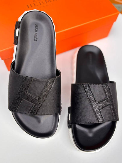 Hermes slipper. (Men)
120 dhs🪙💕
Size 40-45

Zain30
♥️♥️♥️