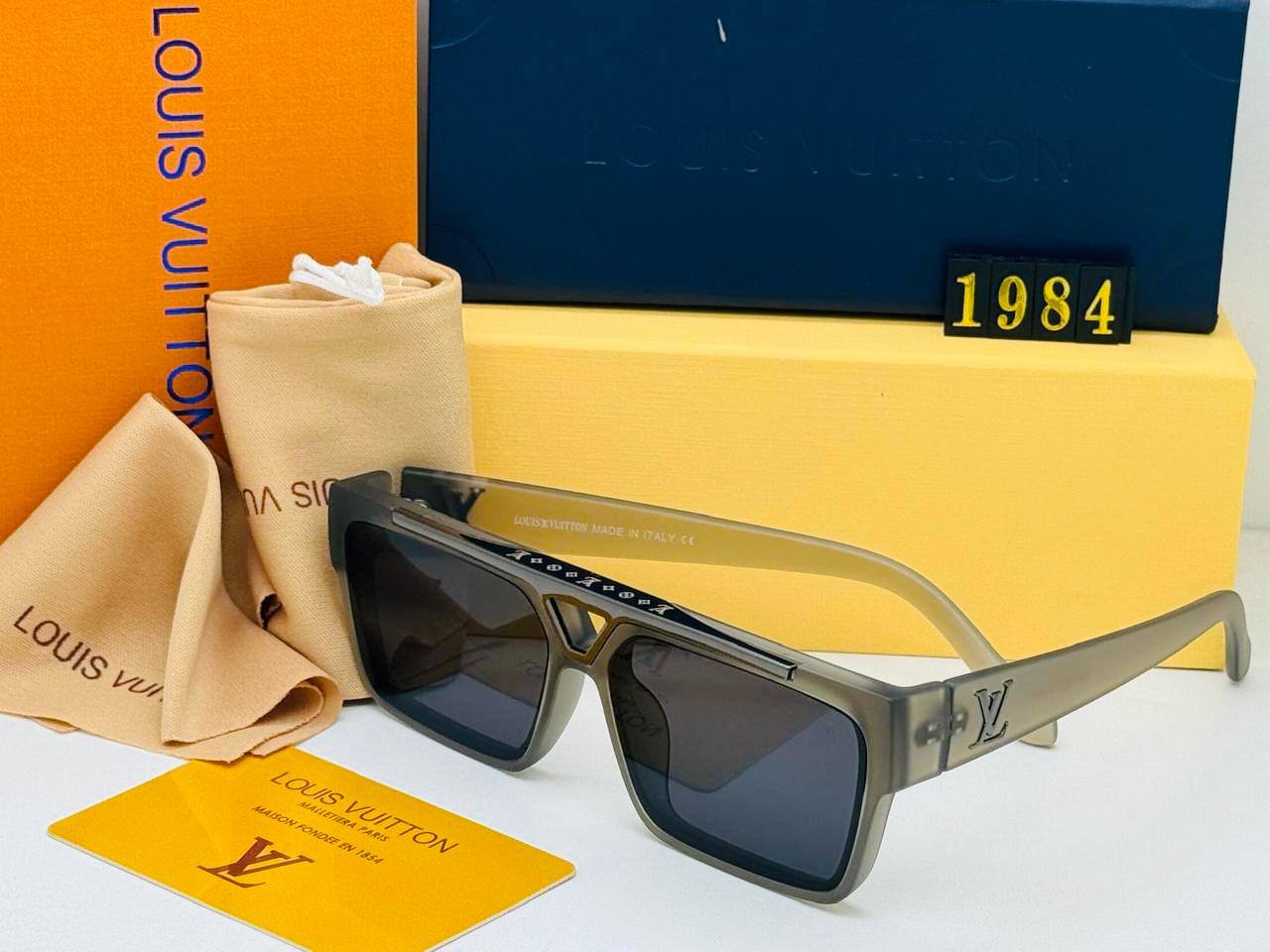 Sunglass
55 dhs✅

Zain29
♥️♥️♥️