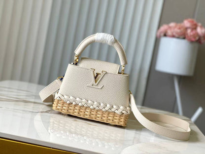 Lv    
SUPER MASTER QUALITY 
SIZE: 21 cm
AVAILABLE 

For Price 👇 WhatsApp✅
0568585901 
0507557372
0552275751 Owner Zain 👌

Zain307
♥️♥️♥️
