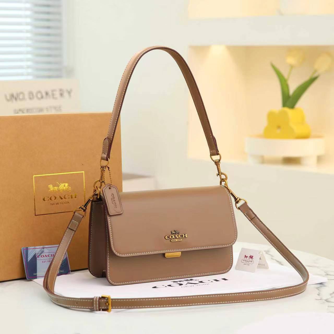 Coach

Best quality

With box’s

110 dhs🇦🇪🇦🇪🇦🇪

size 24cm

Zain158
♥️♥️♥️
