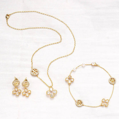 *CH* 💫 Set
    _*Necklace*_📿
   *_BRACELET_*🎊
   _*Earrings*_💎
    *130* *AED*💰
*WITH  Box*📦

Zain89
♥️♥️♥️