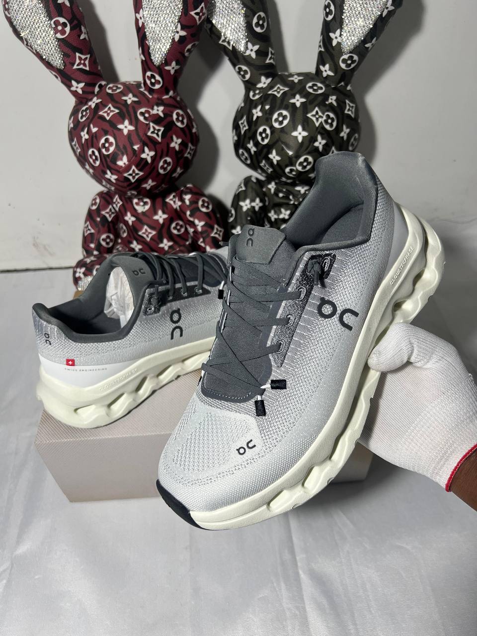 On Cloudtilt Rock/Ivory 
36-45 AVAILABLE 🤩
220 dhs✅

Zain242
♥️♥️♥️