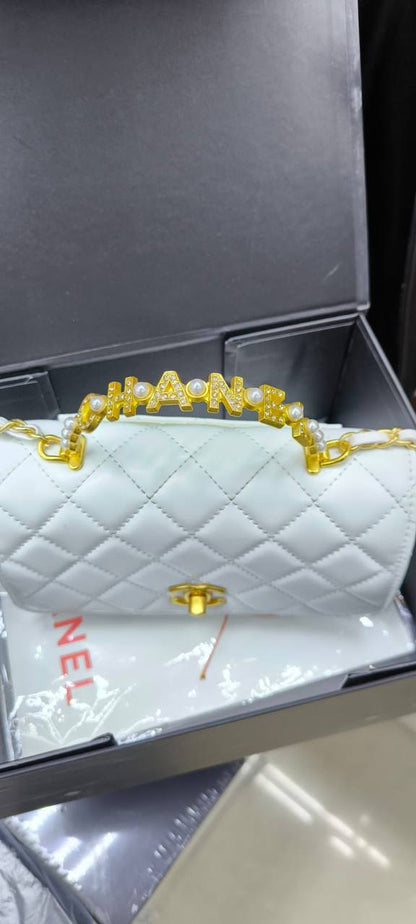 Chanel

110 dhs✅

with box
🎁🎁🎁

Zain203
♥️♥️♥️