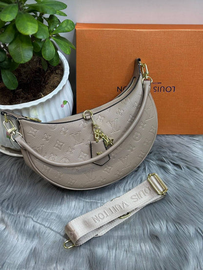 LV
SIZE  ………28CM👌

95 dhs🪙🌨️

with box
🎁🎁🎁

Zain244
♥️♥️♥️
