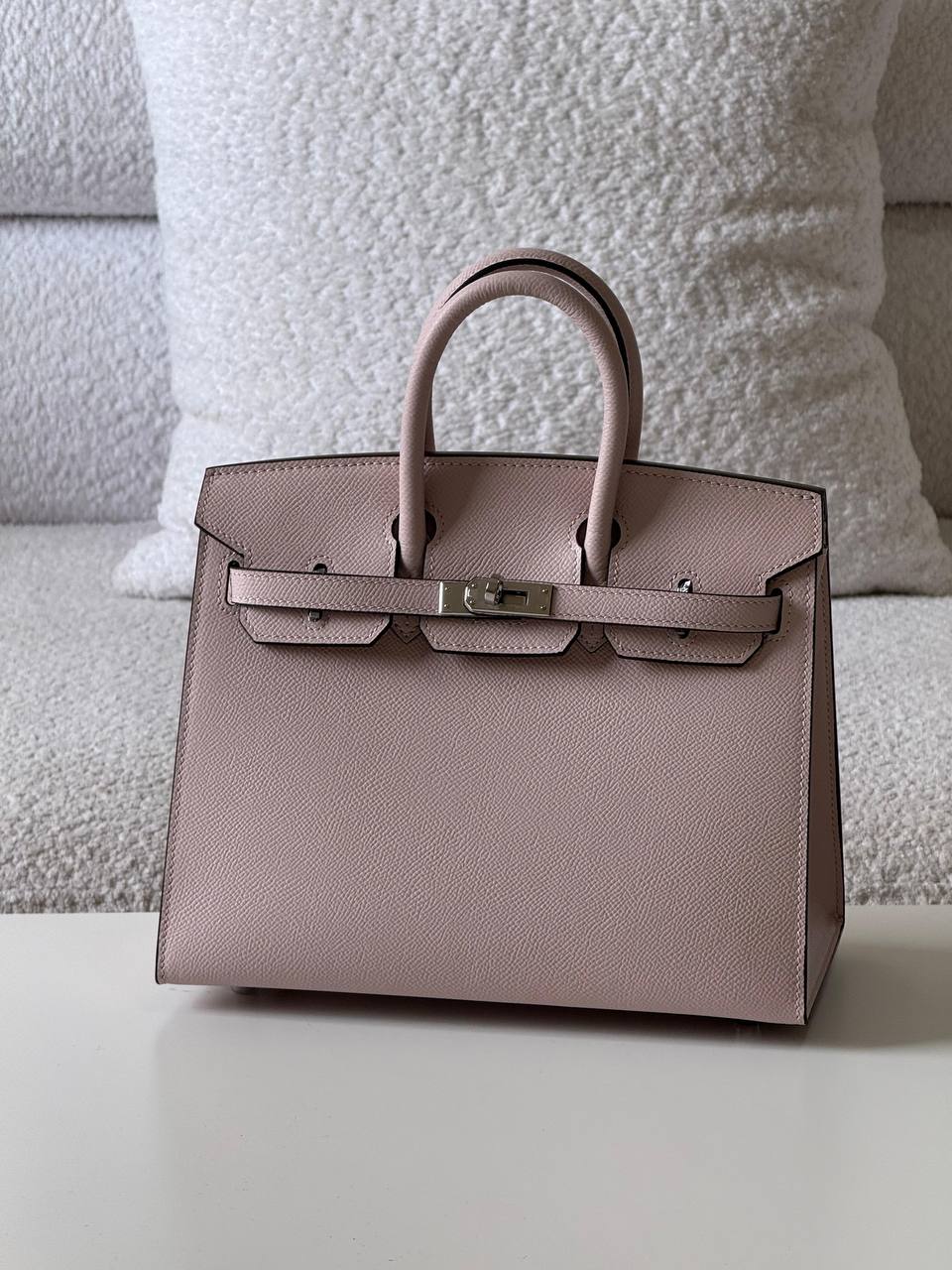 Hermes birkin epsom 25cm💕master quality😍

with box❤️
🎁🎁🎁

440 dhs🪙💚

Zain52
♥️♥️♥️