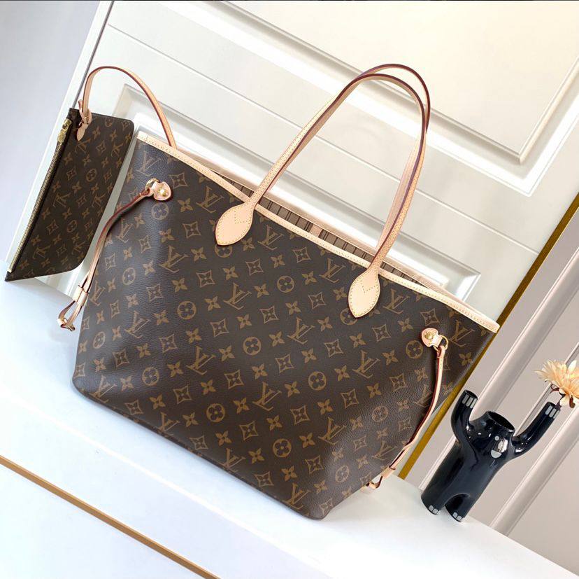 LV 
Master❣️❣️
  32Cm MM
280 dhs🇦🇪🇦🇪

Zain131
♥️♥️