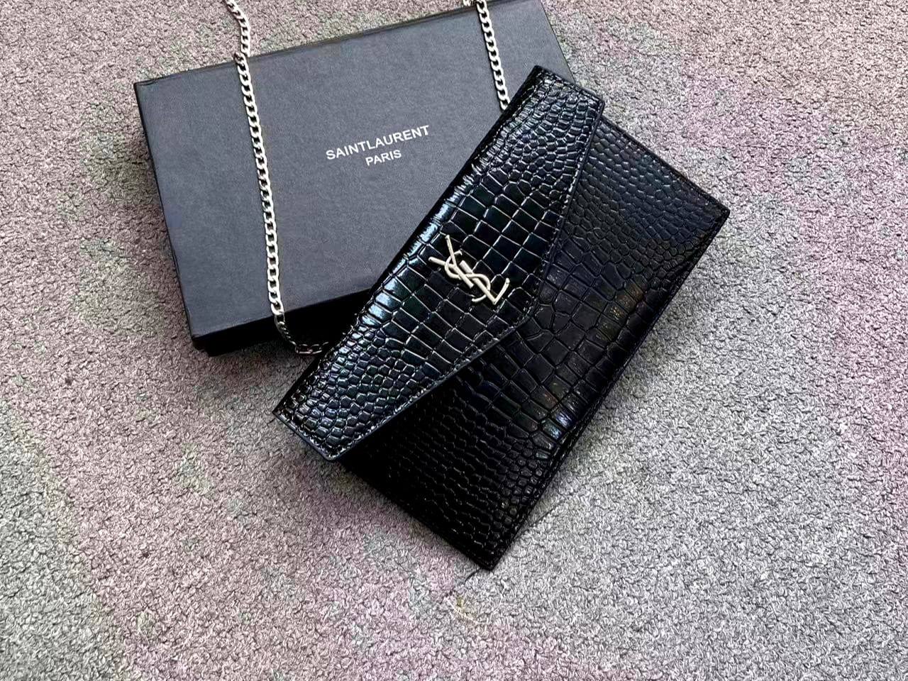 YSL
75 dhs🇦🇪🇦🇪
with box

Zain26
♥️♥️♥️