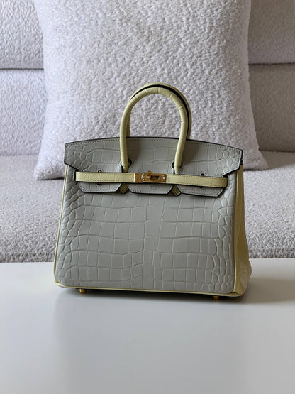 Hermes

birkin croc 25cm💥
Master quality ✅
with box📦

780 dhs❣️

Zain52
♥️♥️♥️