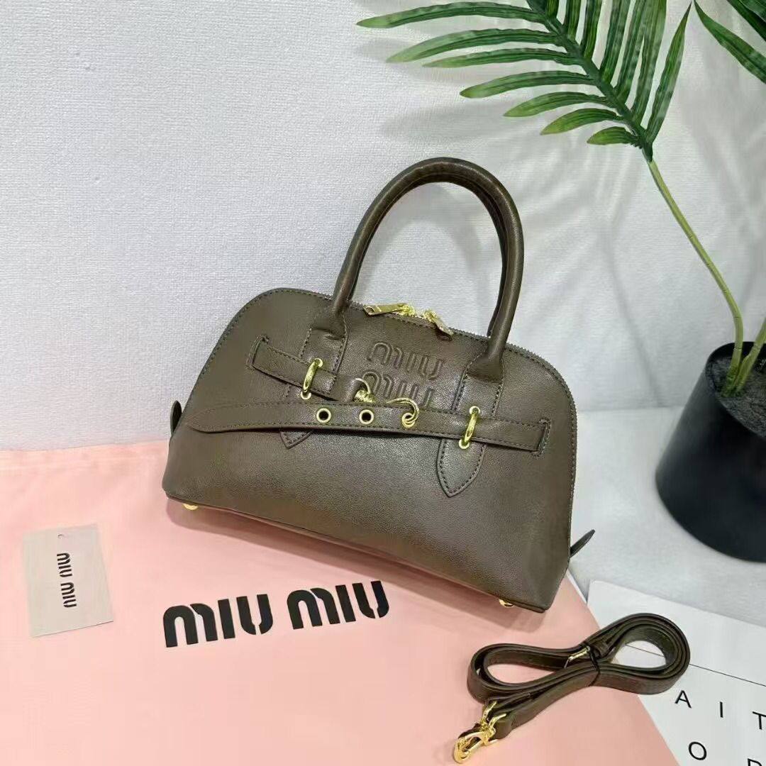 MiuMiu 
80 dhs🪙🌨️

Zain42
♥️♥️♥️