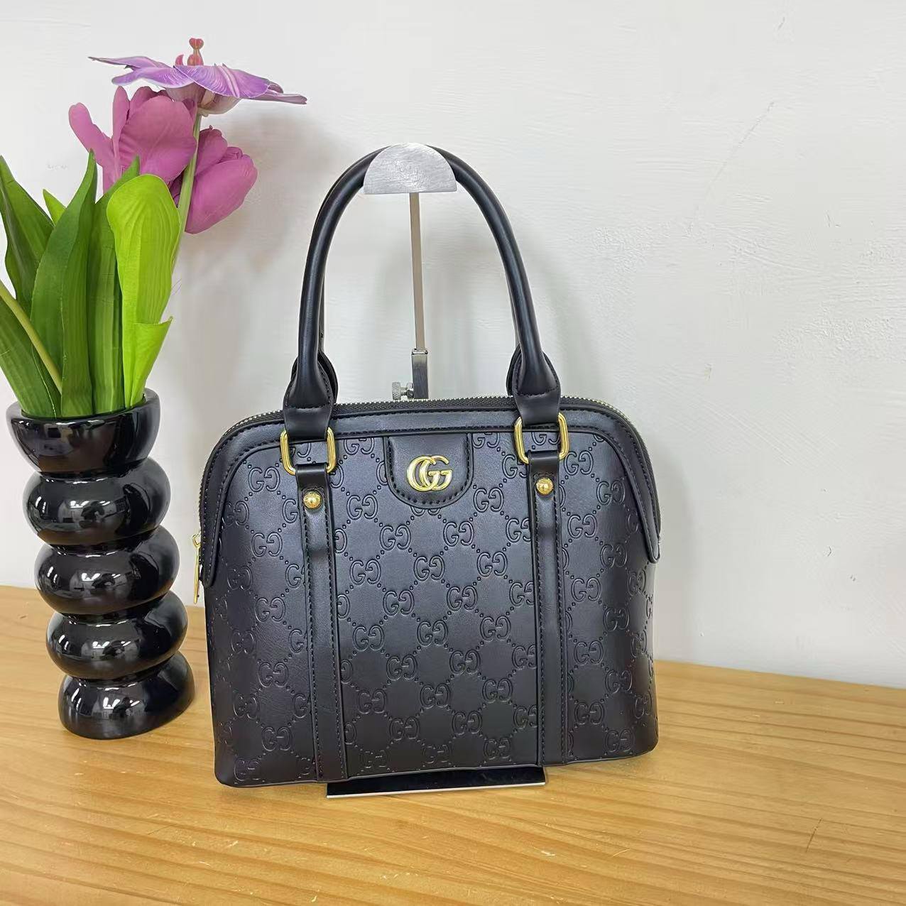 GUCCI
GOOD QUALITY 
SIZE:25.5cm
90 dhs🪙

Zain04
♥️♥️♥️