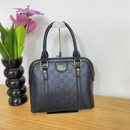 GUCCI
GOOD QUALITY 
SIZE:25.5cm
90 dhs🪙

Zain04
♥️♥️♥️