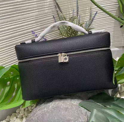 Loro Piana
90 dhs🇦🇪🇦🇪
size：19cm
Good-quality 

with box

Zain35
♥️♥️♥️