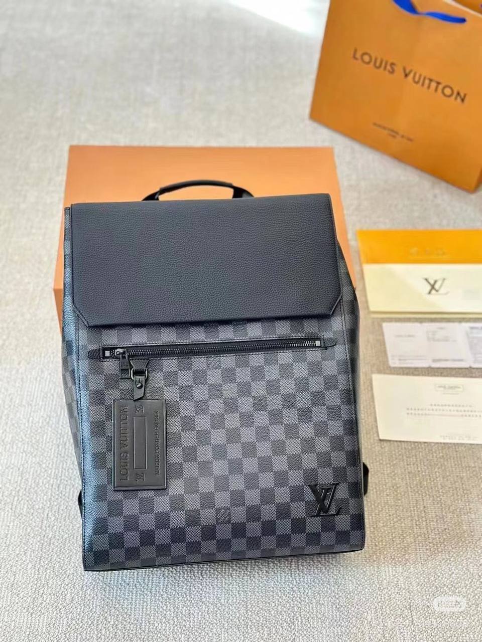 Dior
LV 
Backpack
140 dhs✅

Zain114
♥️♥️♥️
