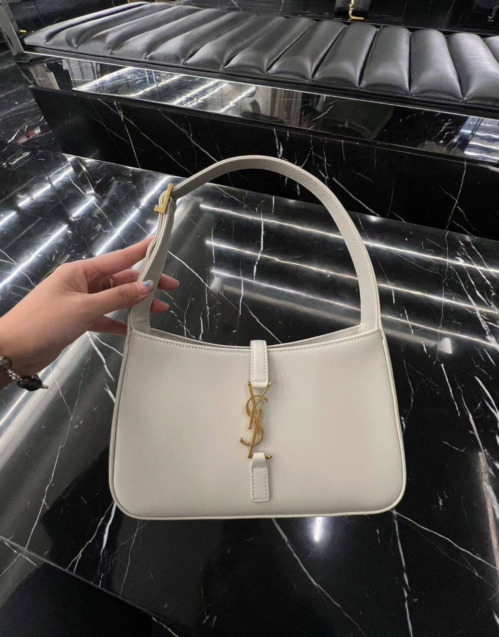 YSL
75 dhs✅


With box
🎁🎁🎁

Zain219
♥️♥️♥️