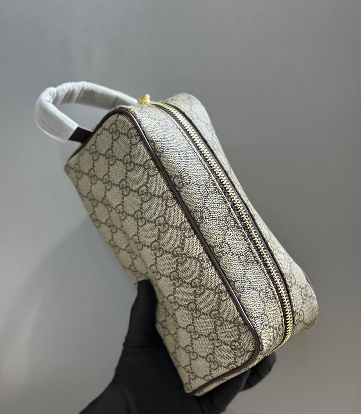 Men bags

Good quality 

with box 
80 dhs🇦🇪

Zain186
♥️♥️♥️