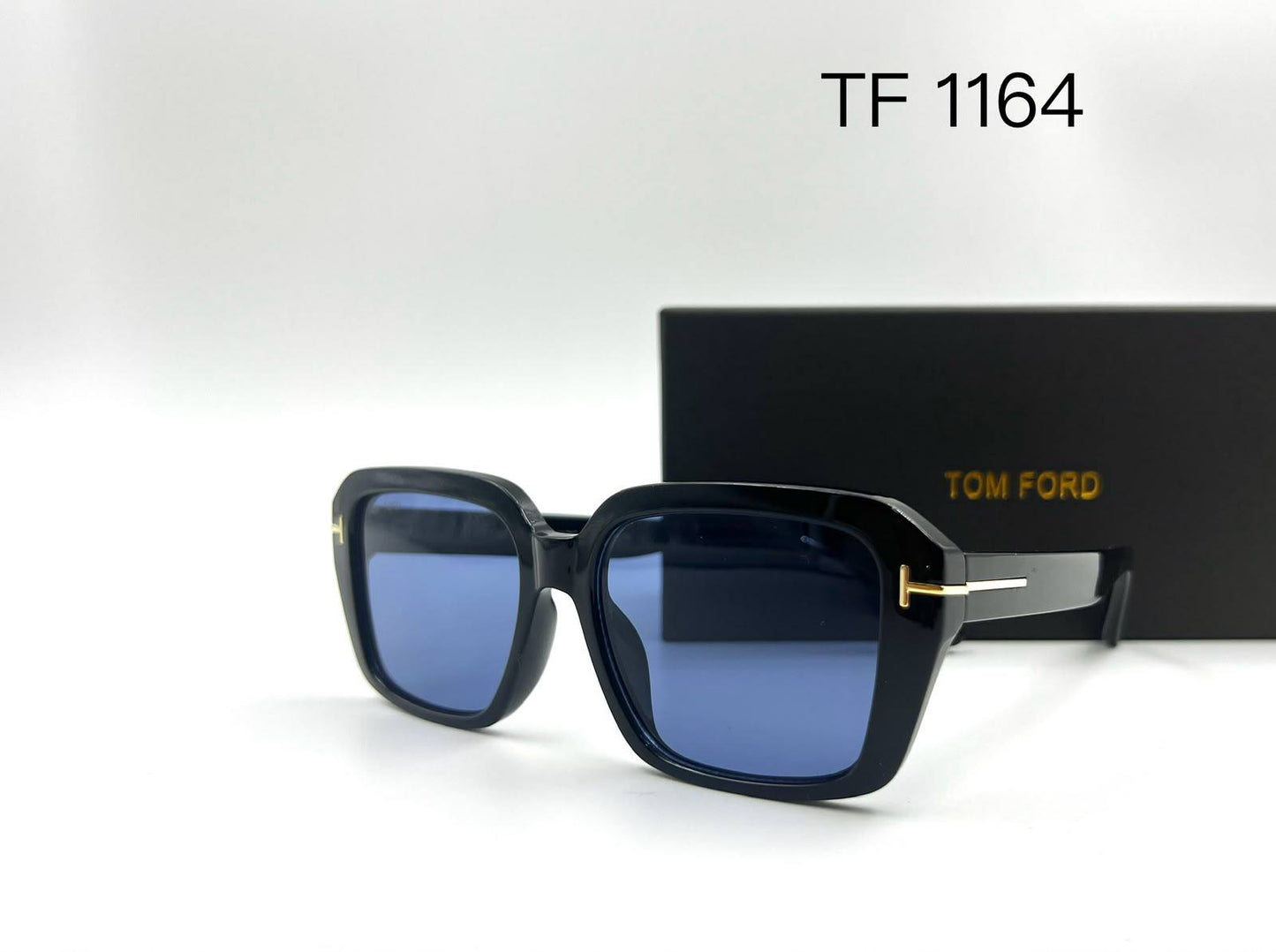 Tom Ford
Sunglasses 🕶️ 
good quality 💯
With master box 🗃️ 
50 dhs✅

Zain273
♥️♥️♥️