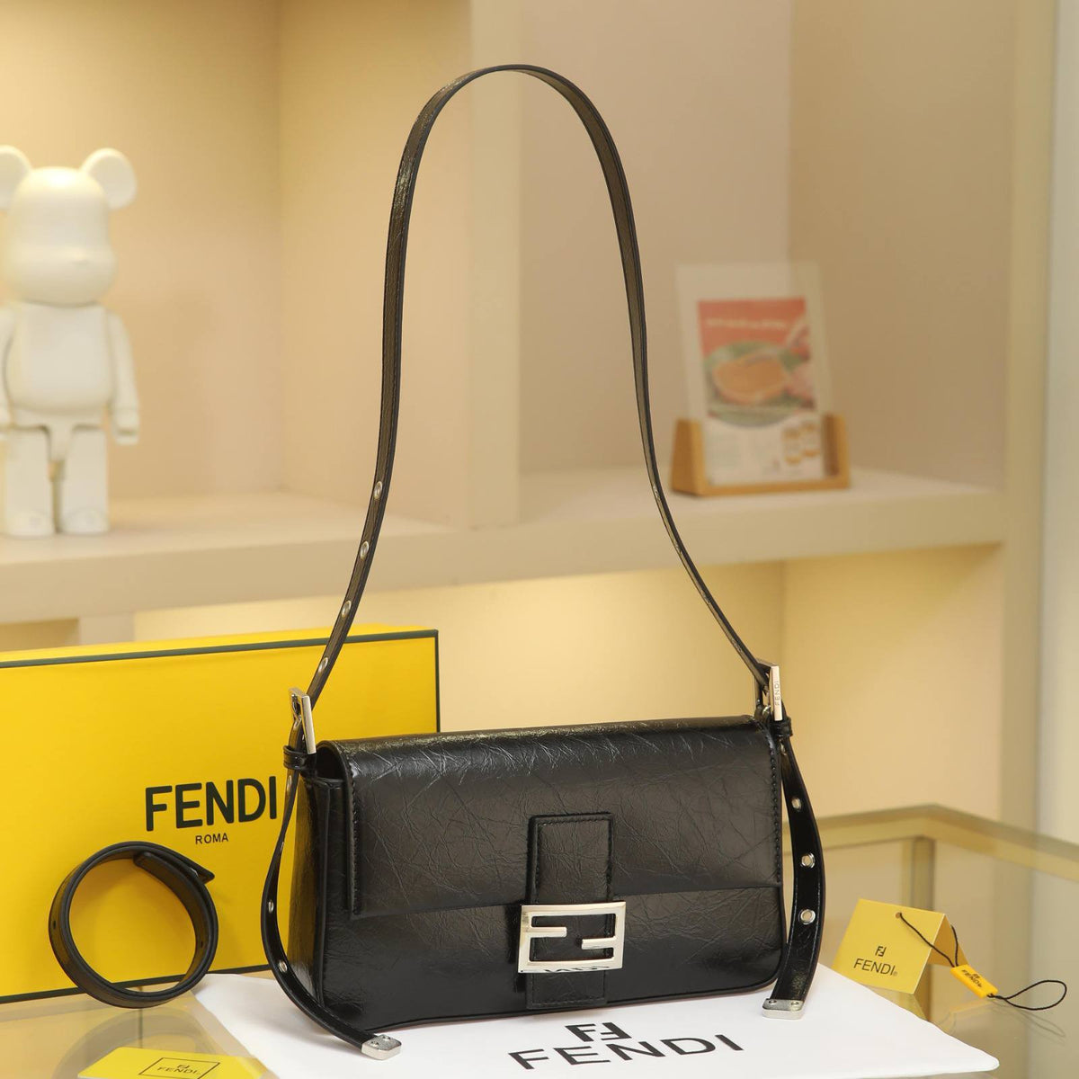 FENDI

Best quality 
with box

130 dhs🇦🇪🇦🇪


size 25CM

Zain290
♥️♥️♥️