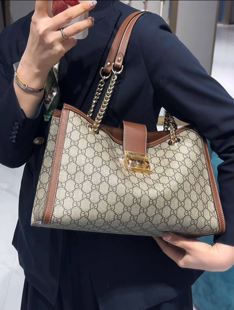 GUCCI 
GOOD QUALITY 
120 dhs💓

Zain295
♥️♥️♥️