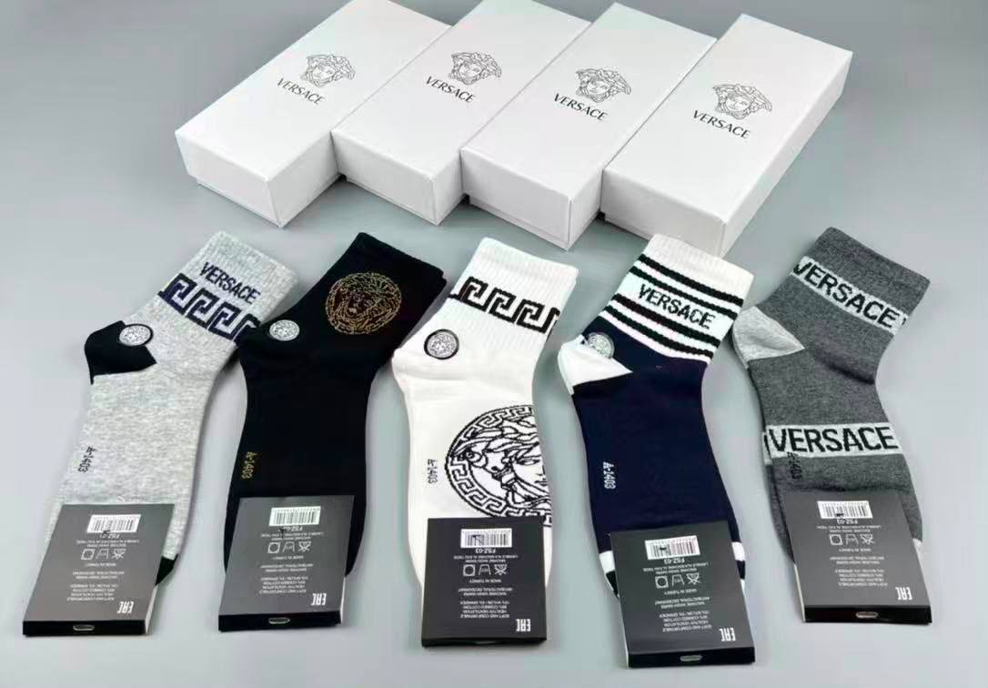 Socks
With box 
45 dhs✅
Inside box…5pc

Zain93
♥️♥️♥️