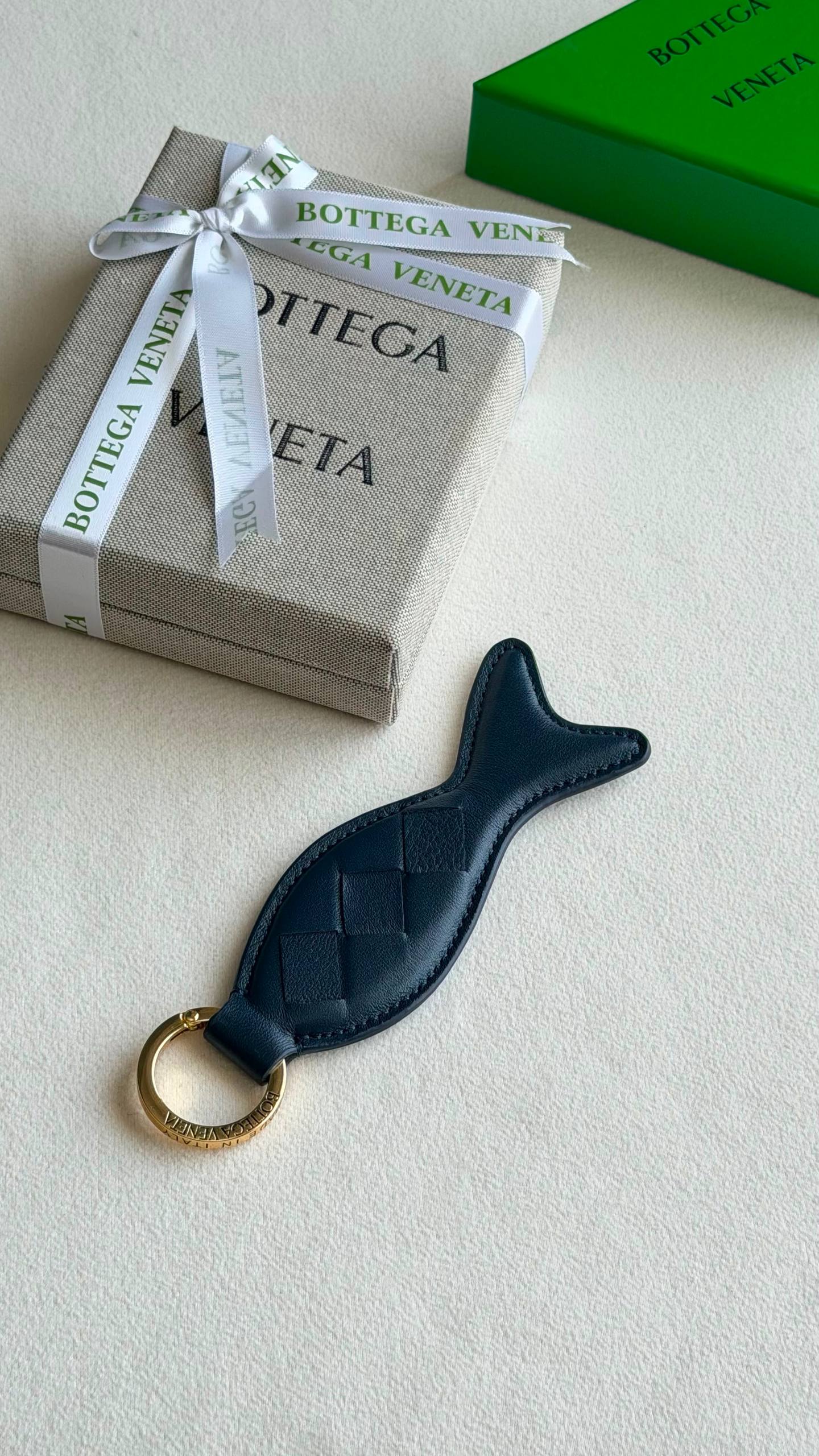 BOTTEGA VENETA KEY CHAIN

*Super master quality*
*with complete packing*🎁

320 dhs✅

Zain280
♥️♥️♥️