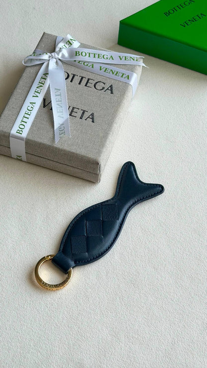 BOTTEGA VENETA KEY CHAIN

*Super master quality*
*with complete packing*🎁

320 dhs✅

Zain280
♥️♥️♥️