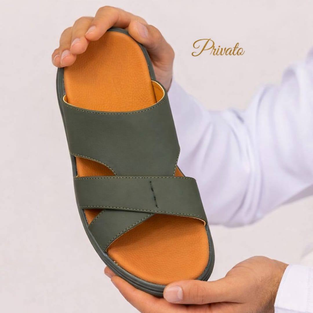 Privato slippers for men soft good quality  with box and paper bag size available (40to46) 6to12) 
160 dhs💓

Zain59
♥️♥️♥️