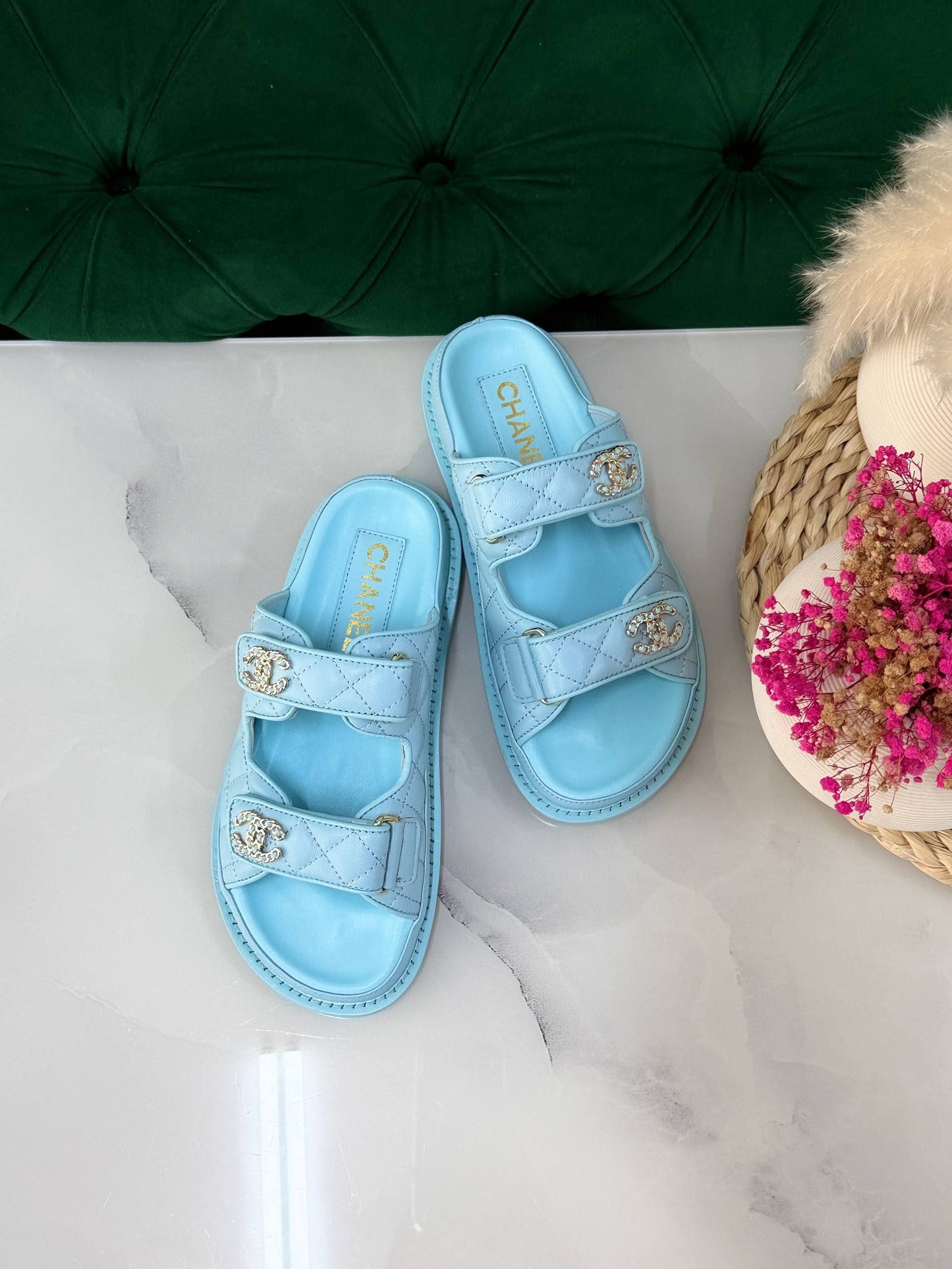 Chanel 
Vip quality 
Size:36 to 41 
450 dhs✅

Zain113
♥️♥️♥️