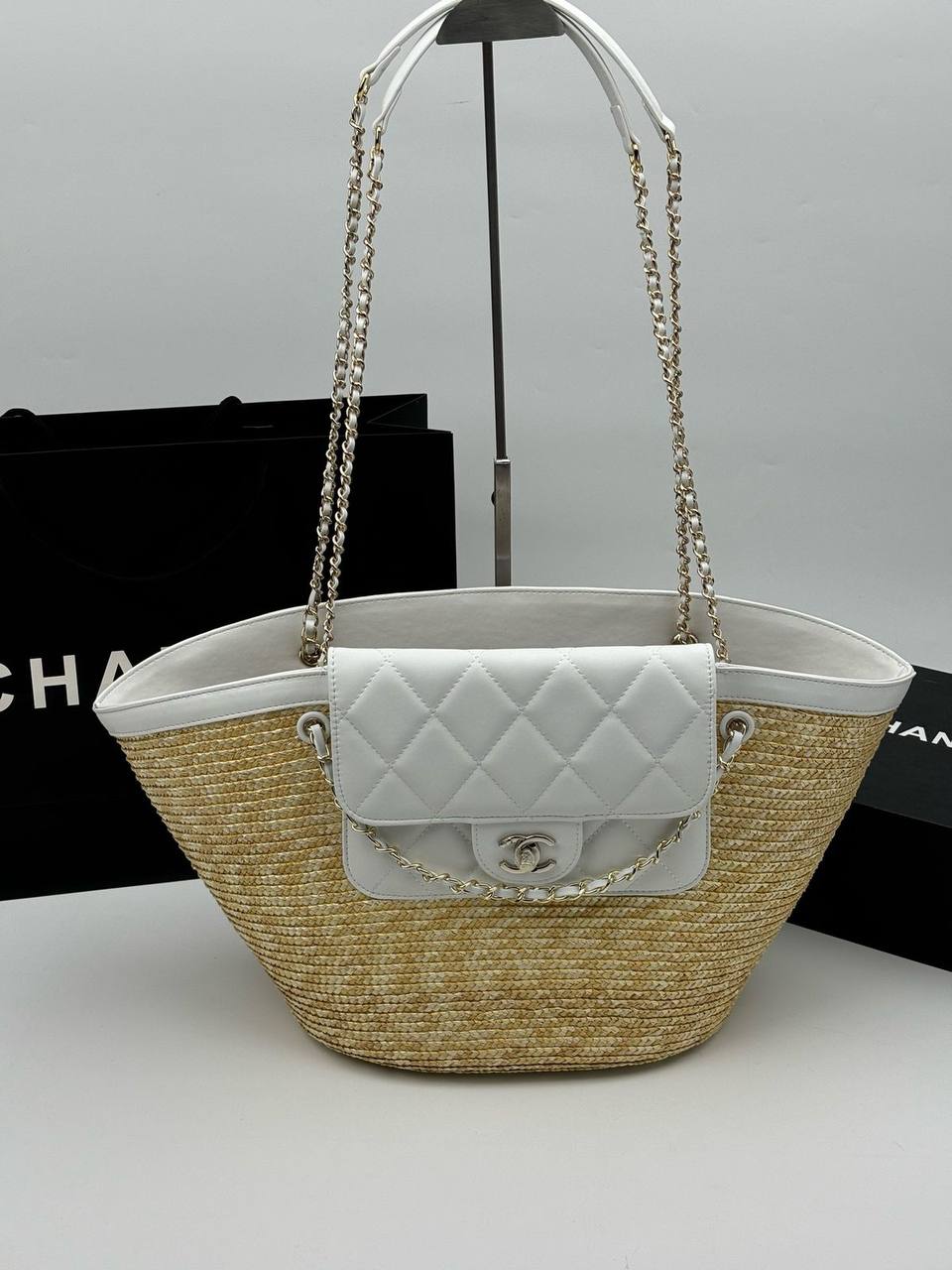 Chanel
Master🌺🌺
Size :26×54×18 
310 dhs🌺

Zain114
♥️♥️♥️