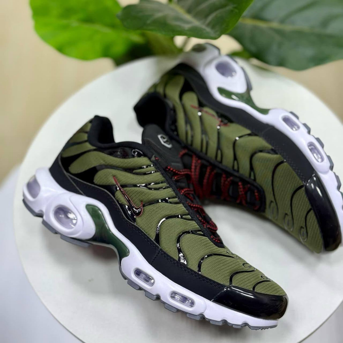 Airmax TN 

105 dhs🇦🇪🇦🇪

40 to 46 

Zain27
♥️♥️♥️