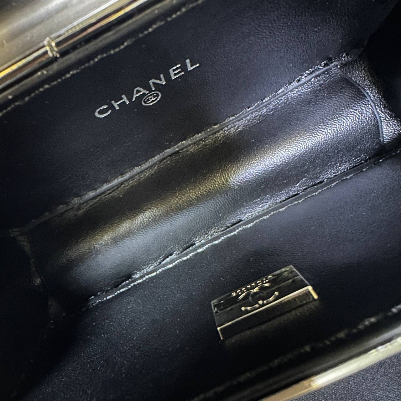 CHANEL 

COPY ONE NEW CAME 

WITH BOX 
🎁🎁🎁

155 dhs💓

Zain39
♥️♥️♥️