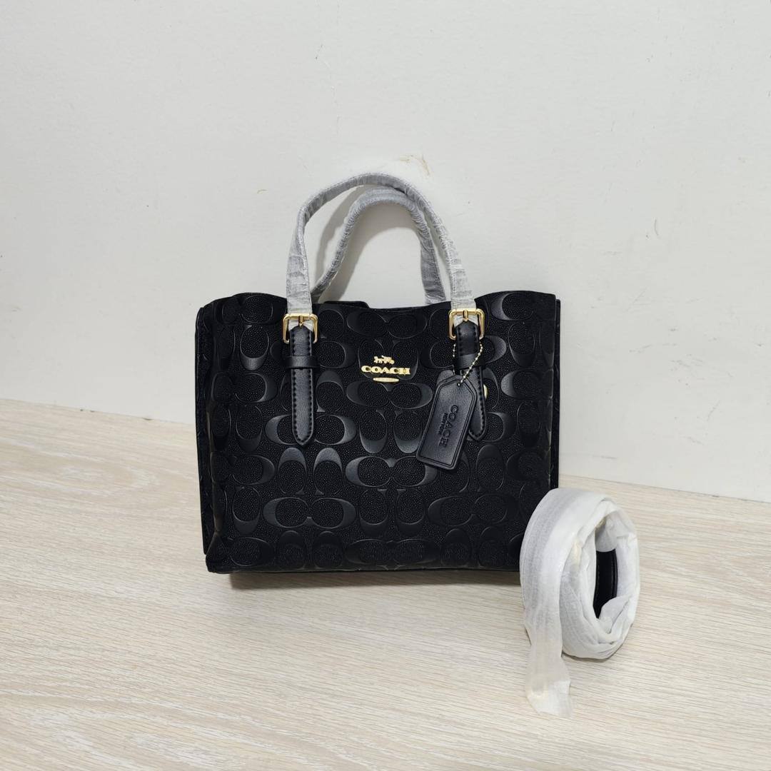 Coach
90 dhs🪙💕 
high quality

Zain26
♥️♥️♥️