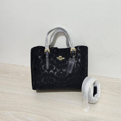 Coach
90 dhs🪙💕 
high quality

Zain26
♥️♥️♥️