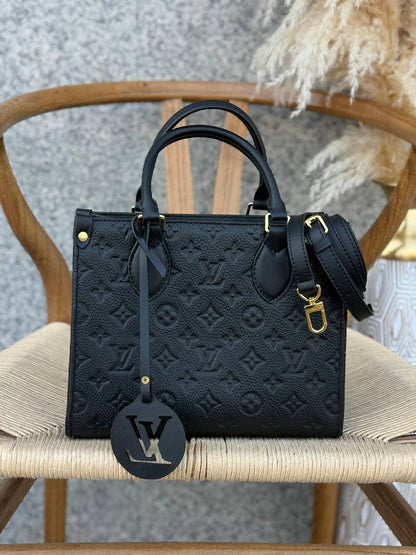 LV
25cm
340 dhs✅
Top quality 
With box🎁

Zain167
♥️♥️♥️