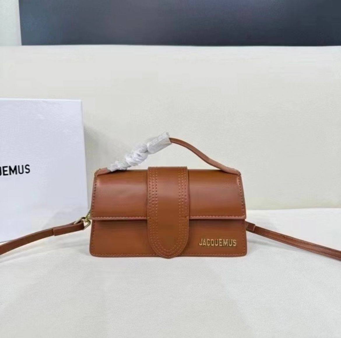 Jacquemus 
20Cm 
100 dhs🪙💕

With Box
🎁🎁🎁

Zain50
♥️♥️♥️