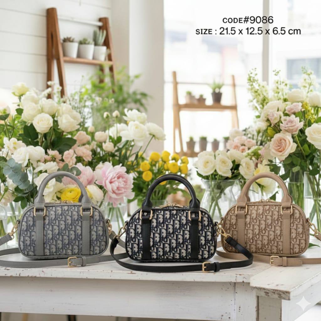 CHRISTIAN DIOR
ᴅɪᴏʀ-ᴅ-ᴠɪʙᴇ ᴇᴀsᴛ ᴡᴇsᴛ ɴᴀɴᴏ
ᴄᴀɴᴠᴀs ᴀɴᴅ ʟᴇᴀᴛʜᴇʀ ᴍᴀᴛᴇʀɪᴀʟ
ᴡɪᴛʜ ʟᴏɴɢ ʙᴇʟᴛ sᴛʀᴀᴘ
sɪᴢᴇ : 21.5 cm
ᴡɪᴛʜ BOX
🎁🎁🎁

70 dhs🪙🌺

Zain31
♥️♥️♥️
