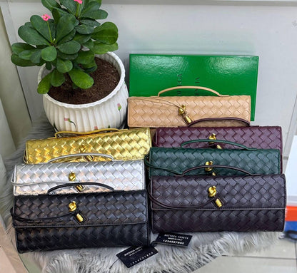 BOTTEGA
SIZE  ……… 31CM 🥰
95 dhs🇦🇪
With BOX🌷

Zain44
♥️♥️♥️