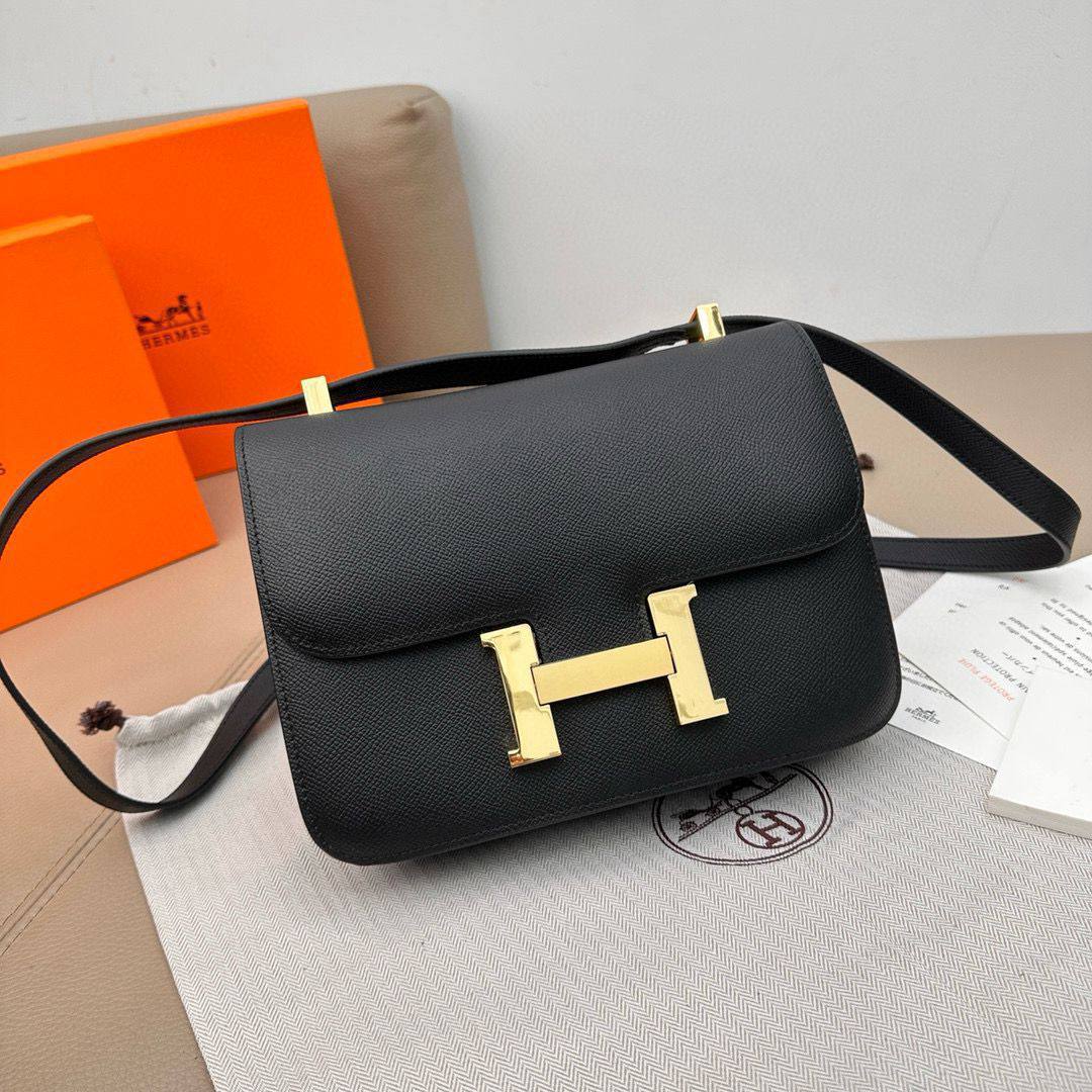 HERMES 
 GOOD QUALITY 
WITH BOX 
🎁🎁🎁

120 dhs✅

Zain295
♥️♥️♥️