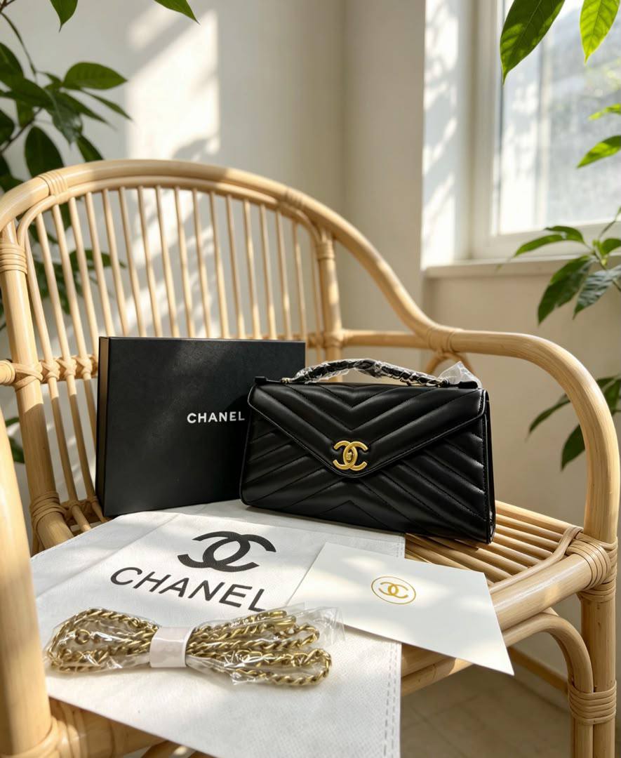 Chanel
100 dhs✅
with box

Zain07
♥️♥️♥️