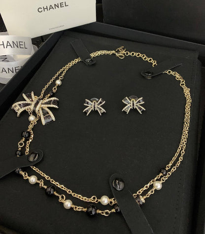 Chanel Set
_*Necklace*_ 
_*EARRINGS*_
140 dhs❣️
WITH GOOD BOX*
🎁🎁🎁

Zain89
♥️♥️♥️