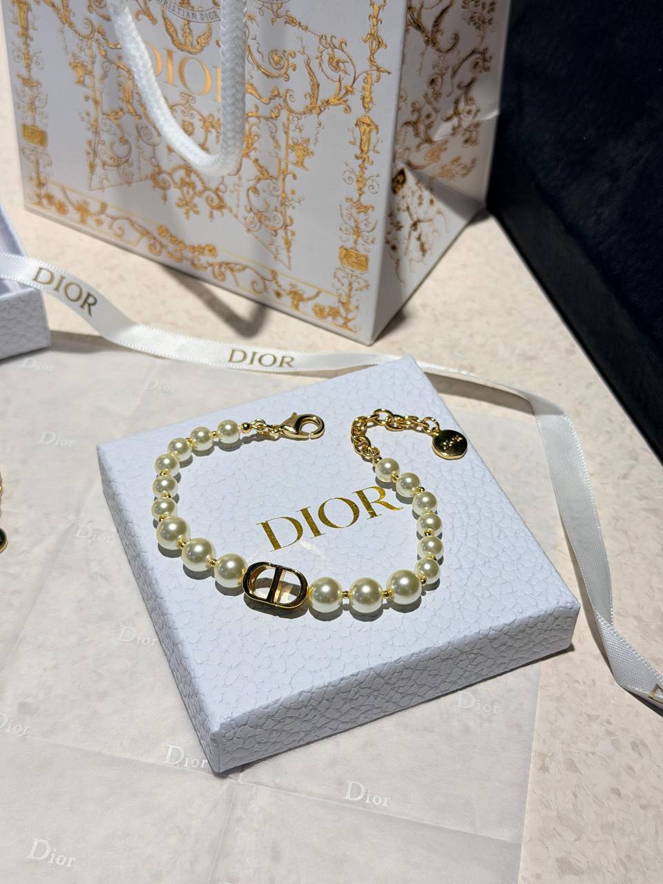 *DIOR*  🤍

🆕🎉🥳🎊🆕
* Dior CD Pearl Necklace , Earings & Braclet 
* full Set Gold-Finish Metal

* ⁠↗️ *Super Master Quality ®️*
For Price 👇 WTSP Text Zain 0568585901

Zain106
♥️♥️♥️