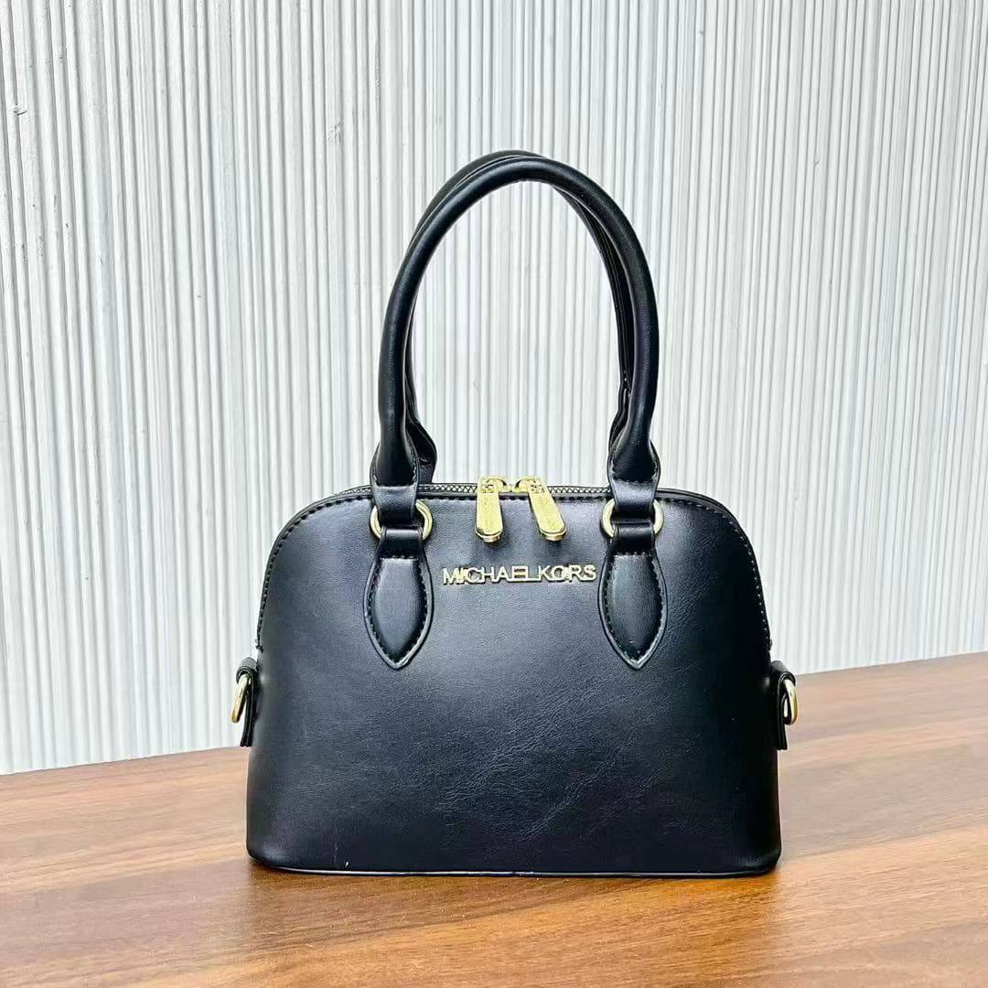 Michel Kors 
70 dhs🇦🇪🇦🇪🇦🇪

Zain232
♥️♥️♥️