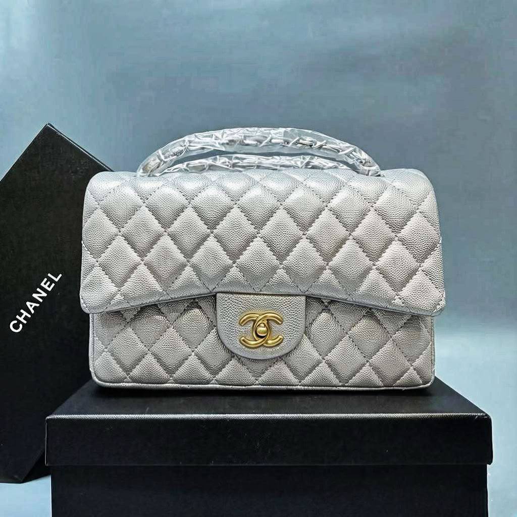 CHANEL 
GOOD QUALITY 
WITH BOX
🎁🎁🎁

120 dhs✅

Zain39
♥️♥️♥️