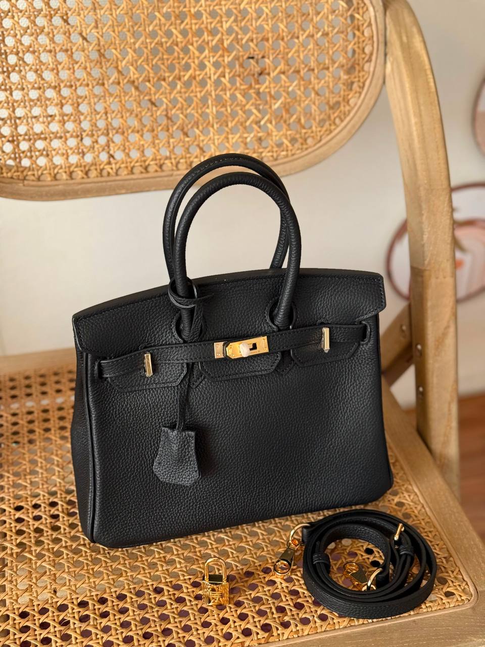 HERMES
25cm
390 dhs🇦🇪🇦🇪
*MASTER QUALITY*
With box🎁

Zain167
♥️♥️♥️