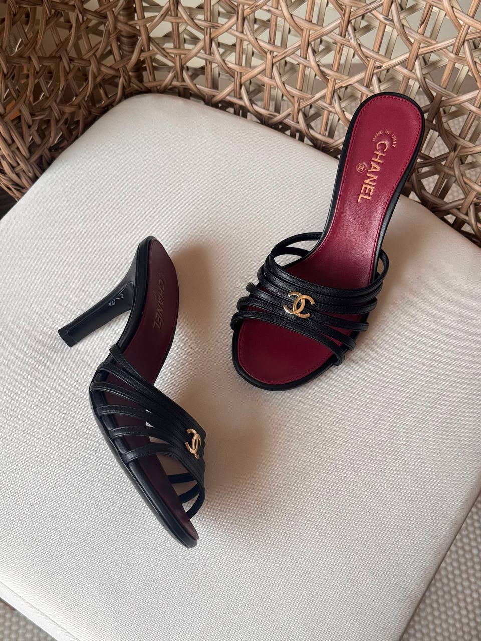 CHANEL 
✨ New Collection
👠 36–41
💎 Premium Quality
🔥 Super Master
450 dhs✅

Zain198
♥️♥️♥️