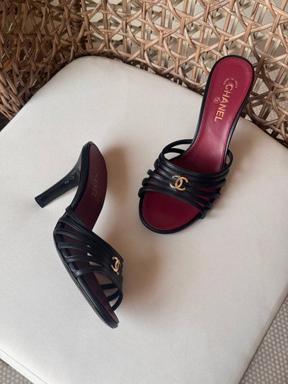 CHANEL 
✨ New Collection
👠 36–41
💎 Premium Quality
🔥 Super Master
450 dhs✅

Zain198
♥️♥️♥️