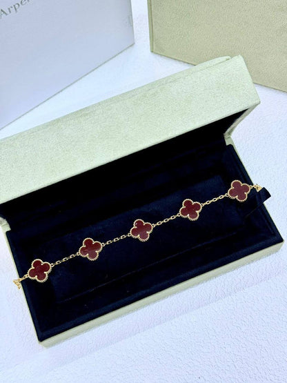VCA 
Bracelet 🦋
Master quality 💯
With normal boxes 🗃️ 
75 dhs✅

With master box 📦 
120 dhs✅

Zain216
♥️♥️♥️