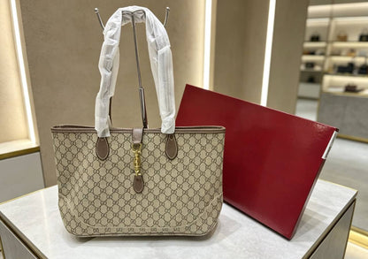 Gucci 
110 dhs🇦🇪🇦🇪
With box

Zain07
♥️♥️♥️